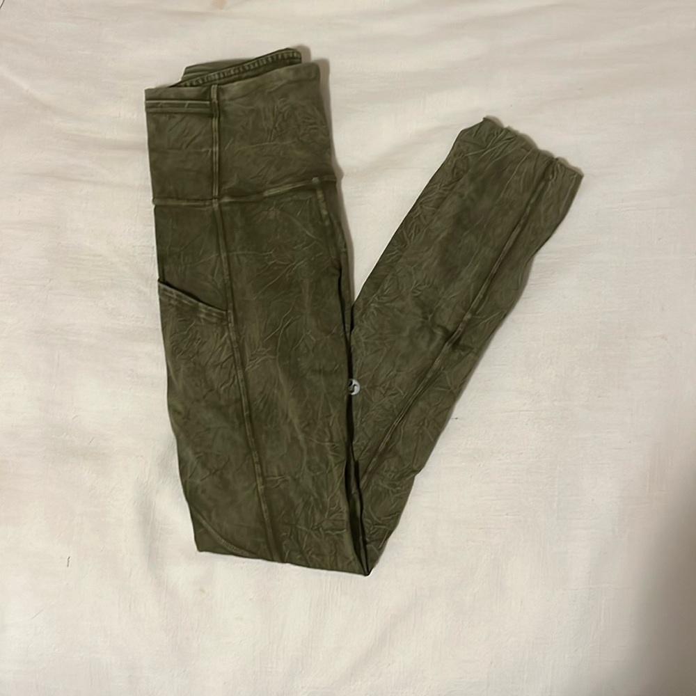 Lululemon Leggings. Dark Green. SIZE 2. Never Worn.